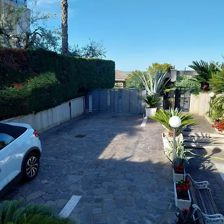 Angela ベッド・アンド・ブレックファスト 3*